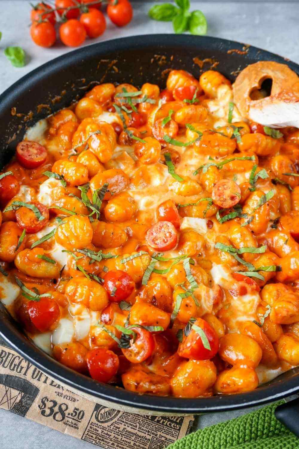 Gnocchi Pfanne Tomate-Mozzarella