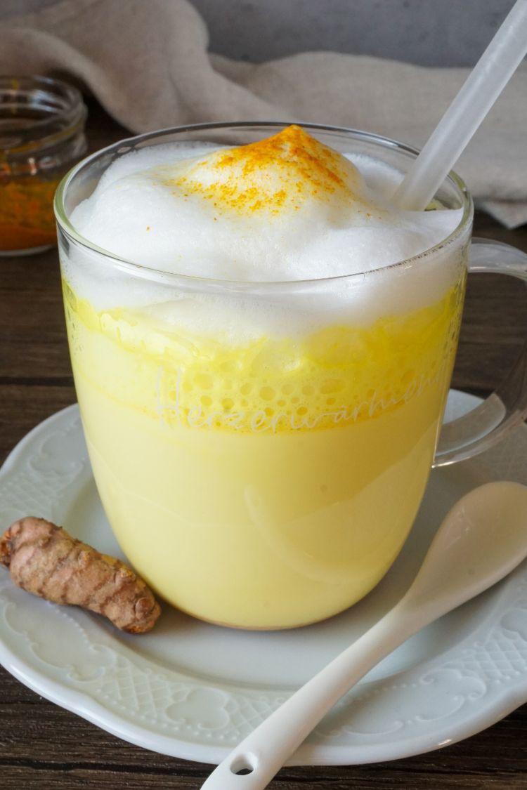 Goldene Milch (Kurkuma Latte) Goldene Milch (Kurkuma Latte)