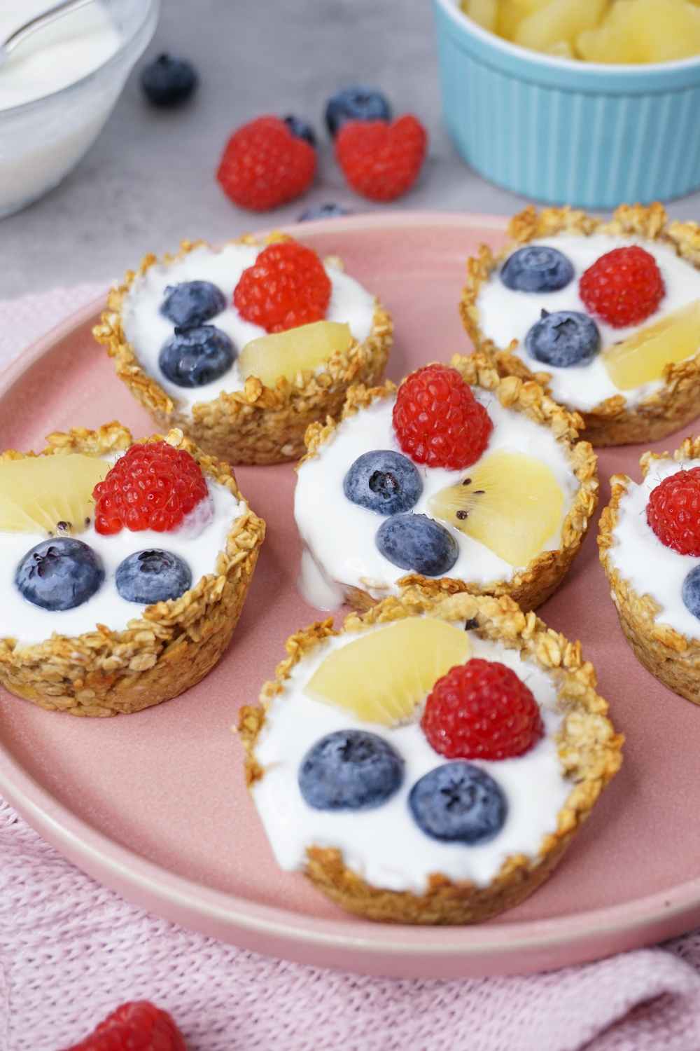 Granola Cups mit Joghurt und Früchten