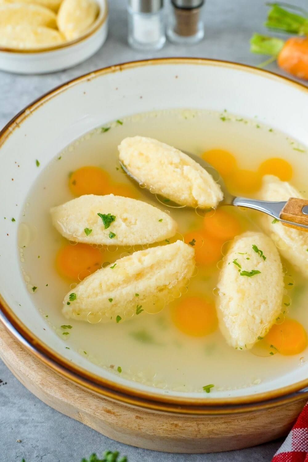 Grießklößchensuppe wie von Oma Grießklößchensuppe wie von Oma