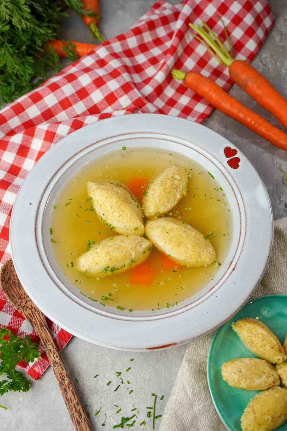Grießklößchensuppe nach Omas Rezept Grießklößchensuppe nach Omas Rezept