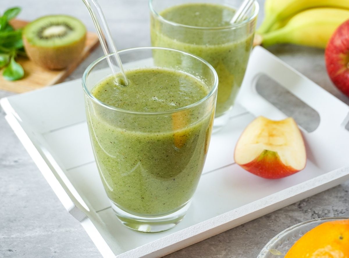 Grüner Smoothie mit Apfel
