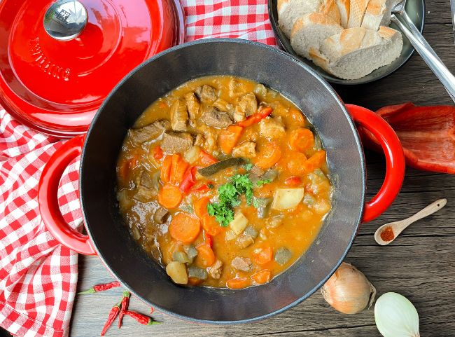 Gulaschsuppe ungarische Art Gulaschsuppe ungarische Art