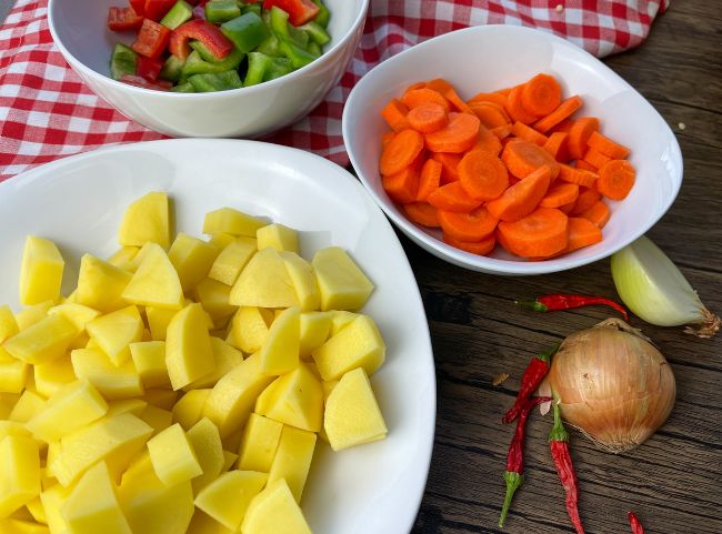 Gulaschsuppe mit Kartoffeln Gulaschsuppe mit Kartoffeln
