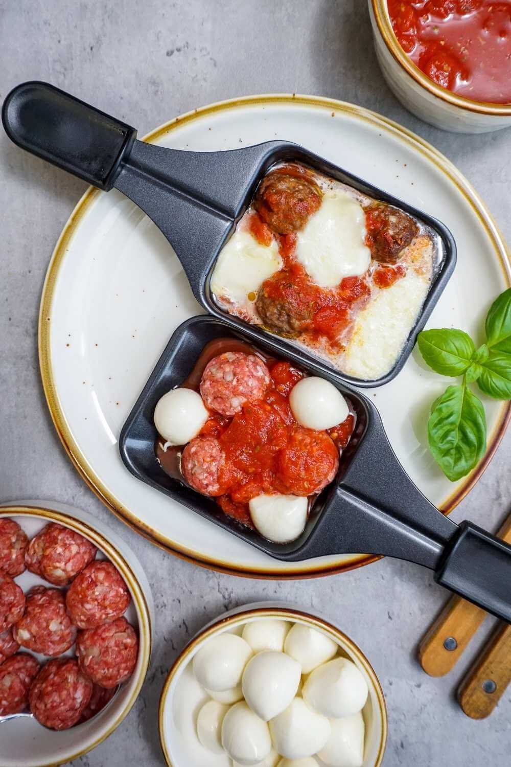 Hackbällchen Raclette: Der Hit für alle, die ihr Pfännchen außergewöhnlich lecker befüllen wollen! Hackbällchen Raclette: Der Hit für alle, die ihr Pfännchen außergewöhnlich lecker befüllen wollen!