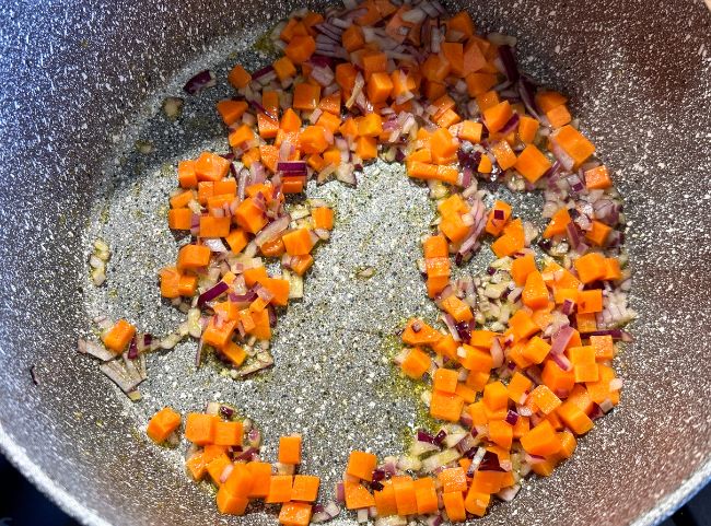 Hackfleisch Pfanne Zwiebel Möhre