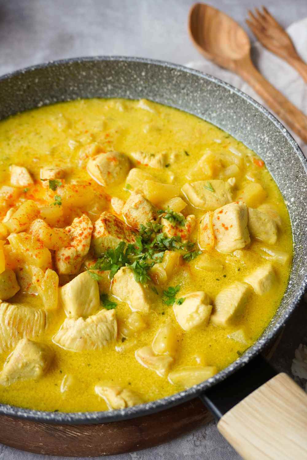 Leichtes Hähnchen-Ananas-Curry