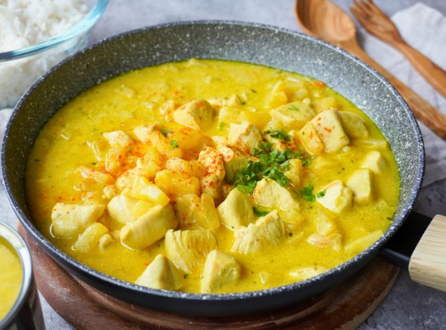 Leichtes Hähnchen-Ananas-Curry