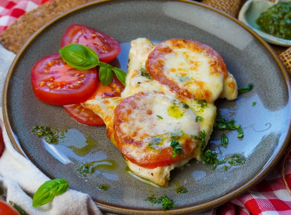 Hähnchenschnitzel Tomate-Mozzarella aus der Heißluftfritteuse