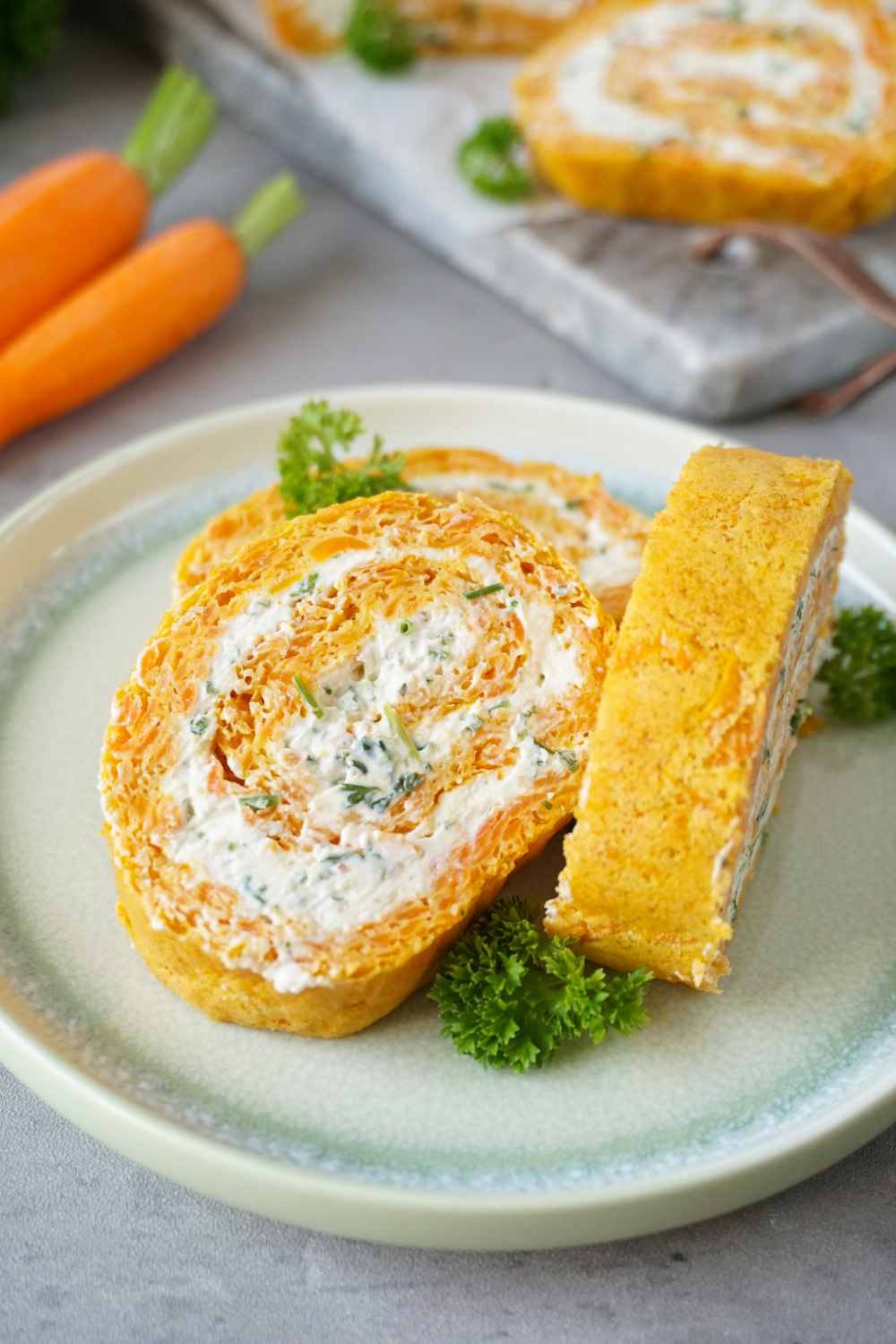 Herzhafte Möhrenrolle mit Frischkäse