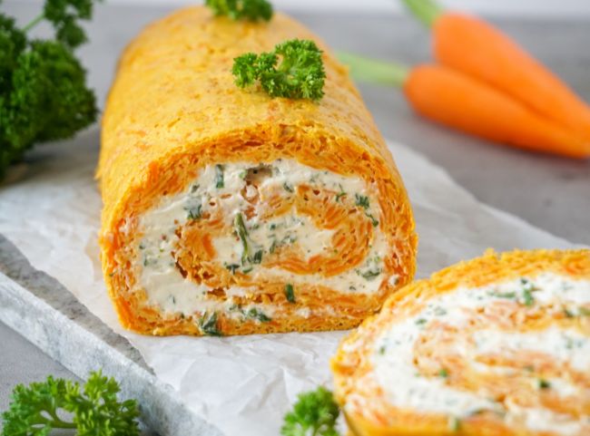 Herzhafte Möhrenrolle mit Frischkäse