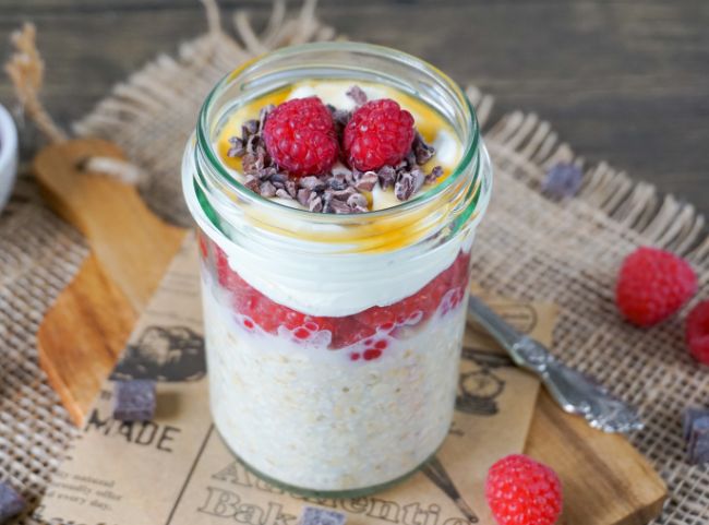 Himbeer Stracciatella Overnight Oats