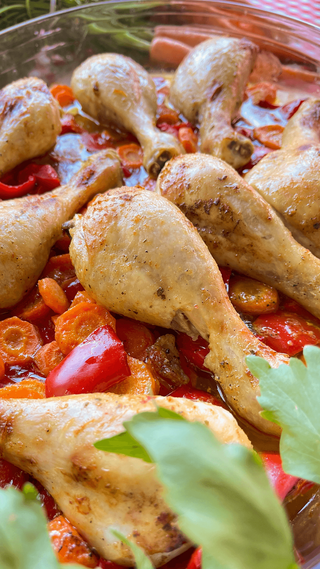 Hähnchenkeulen mit Ofengemüse aus dem Backofen