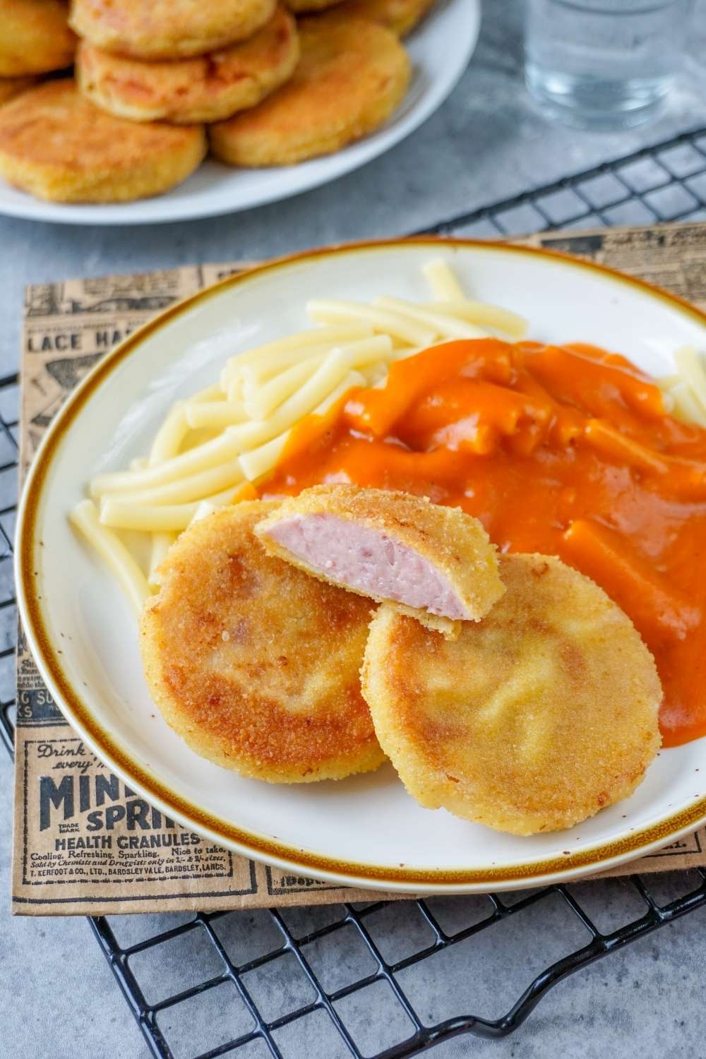 Jägerschnitzel nach DDR-Rezept – mit Tomatensoße und Makkaroni
