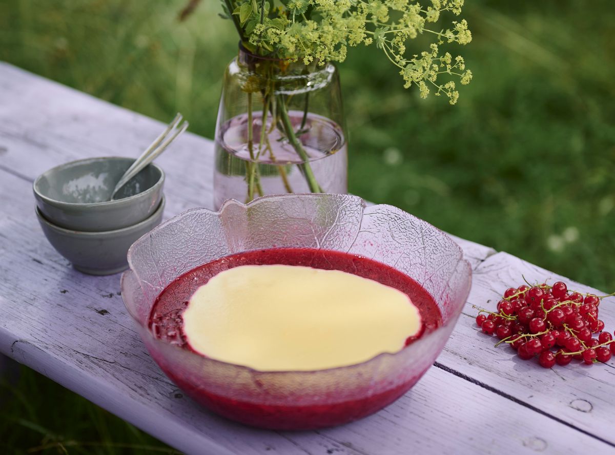 Rezept für Johannisbeeren: Johannisbeersoße mit Pudding Rezept für Johannisbeeren: Johannisbeersoße mit Pudding