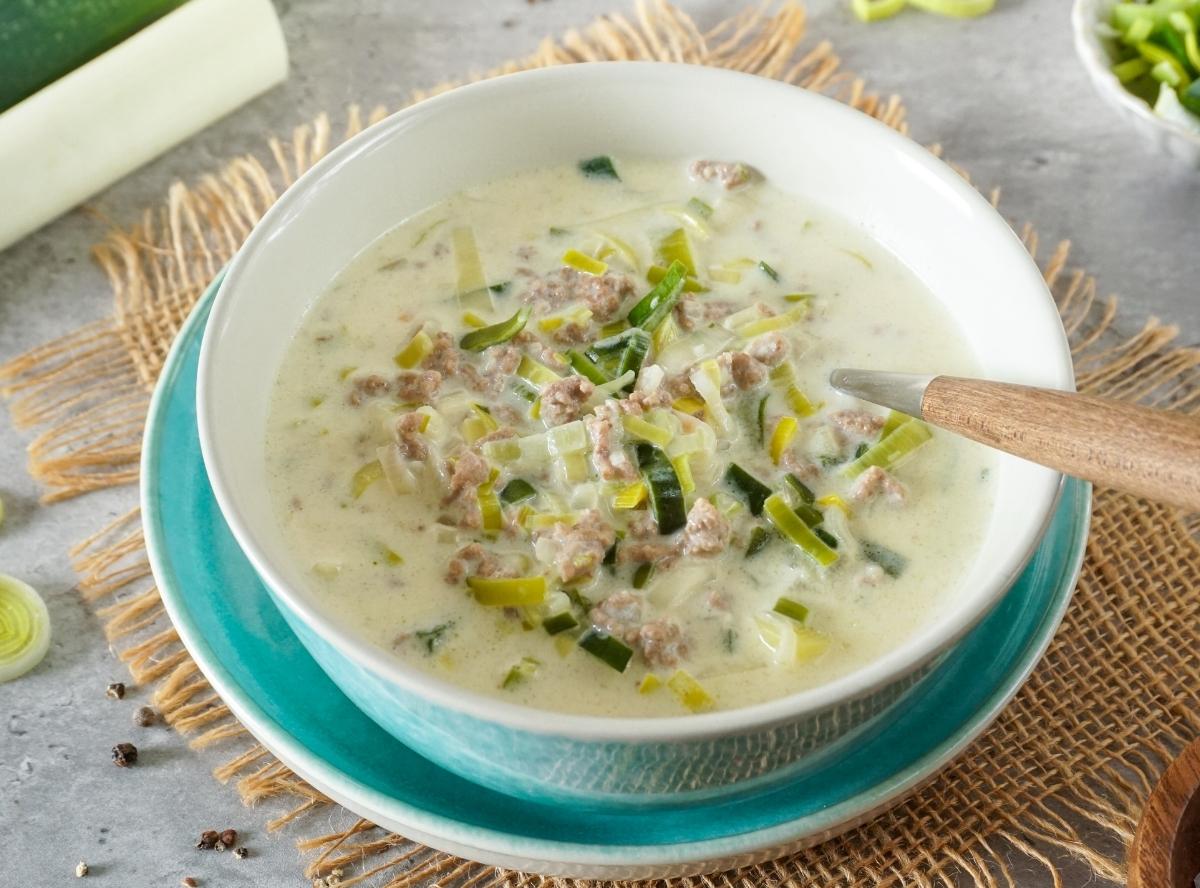 Käse-Lauch-Suppe mit Hackfleisch – einfach lecker