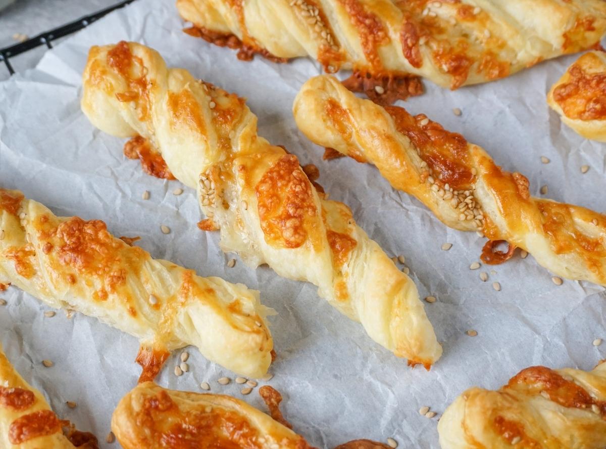 Blätterteig-Käsestangen – knuspriger Fingerfood-Klassiker