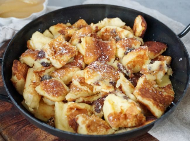 Kaiserschmarrn servieren