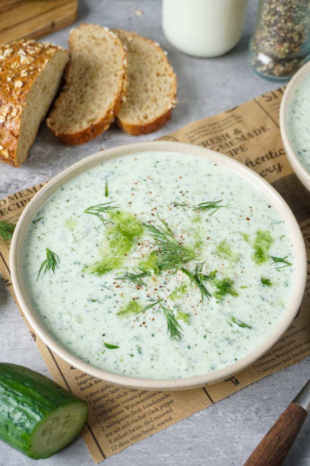 Kalte Gurkensuppe mit Dill und Joghurt