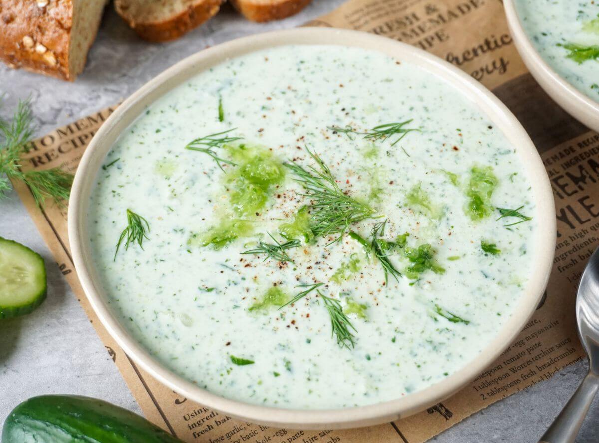 Kalte Gurkensuppe mit Dill und Joghurt