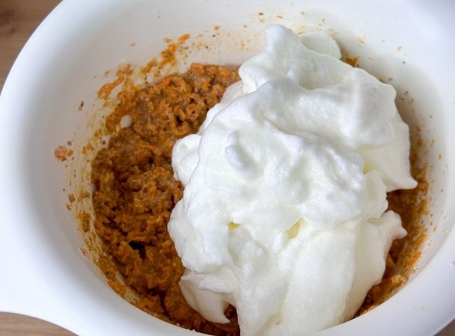 Karottenkuchen mit Eischnee