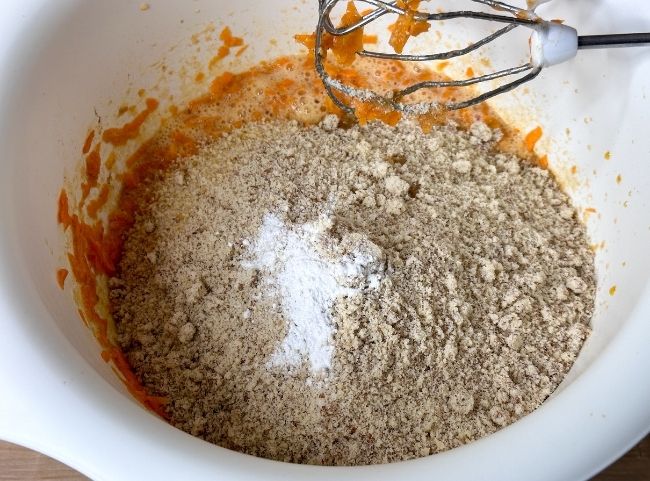 Karottenkuchen mit Haselnüssen