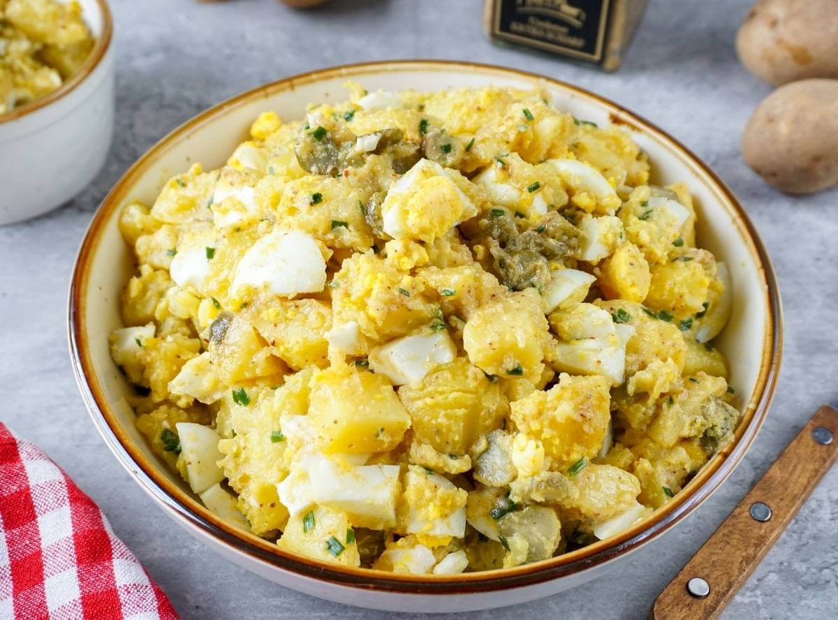 Kartoffelsalat mit Ei und Honig-Senf-Dressing Kartoffelsalat mit Ei und Honig-Senf-Dressing