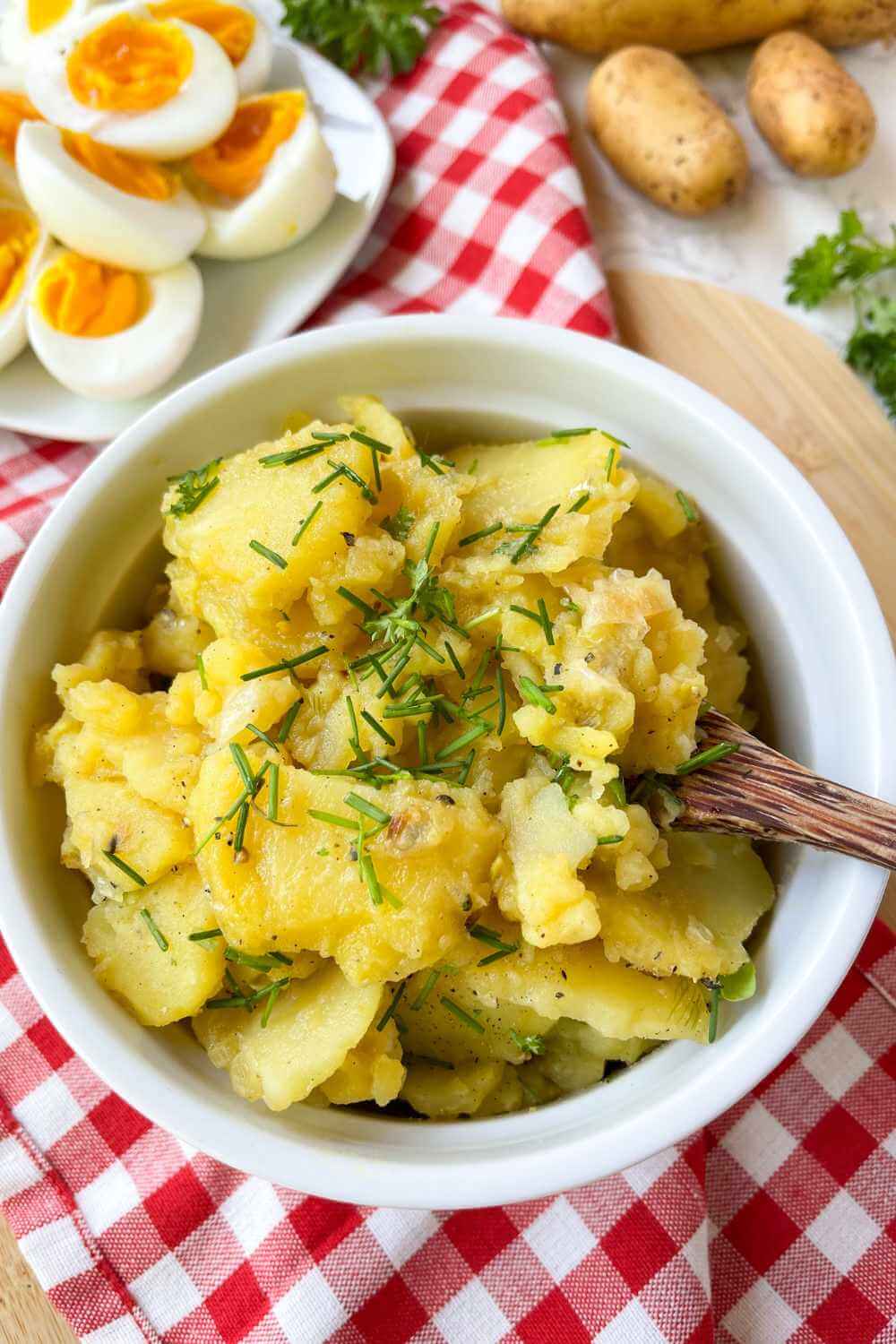 Schwäbischer Kartoffelsalat mit Brühe Schwäbischer Kartoffelsalat mit Brühe