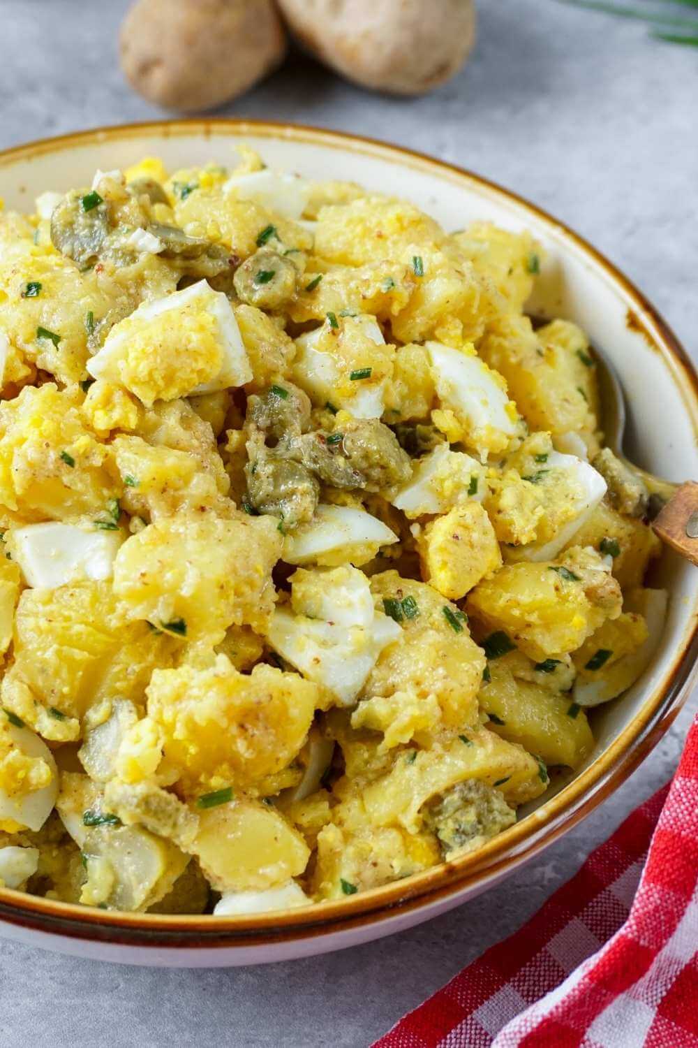 Kartoffelsalat mit Ei und Honig-Senf-Dressing Kartoffelsalat mit Ei und Honig-Senf-Dressing