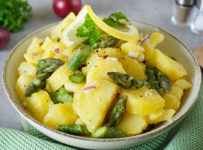 Kartoffelsalat mit grünem Spargel