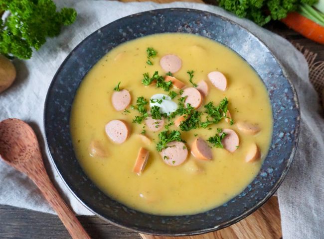 Kartoffelsuppe mit Würstchen