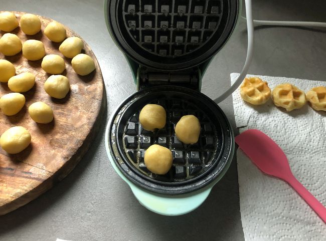 Kekse im Waffeleisen backen