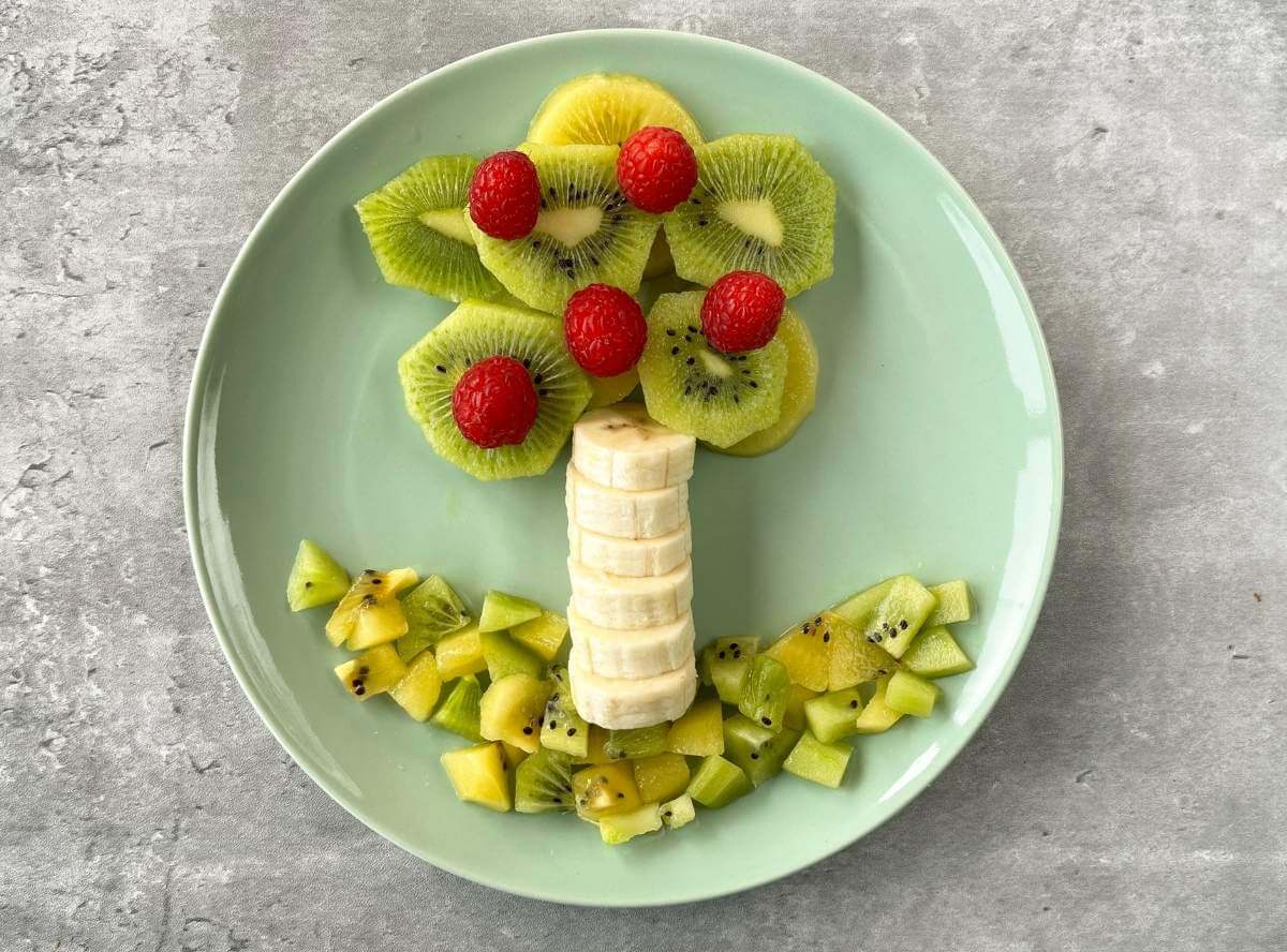 Kiwi schneiden Kinder Kiwi schneiden Kinder