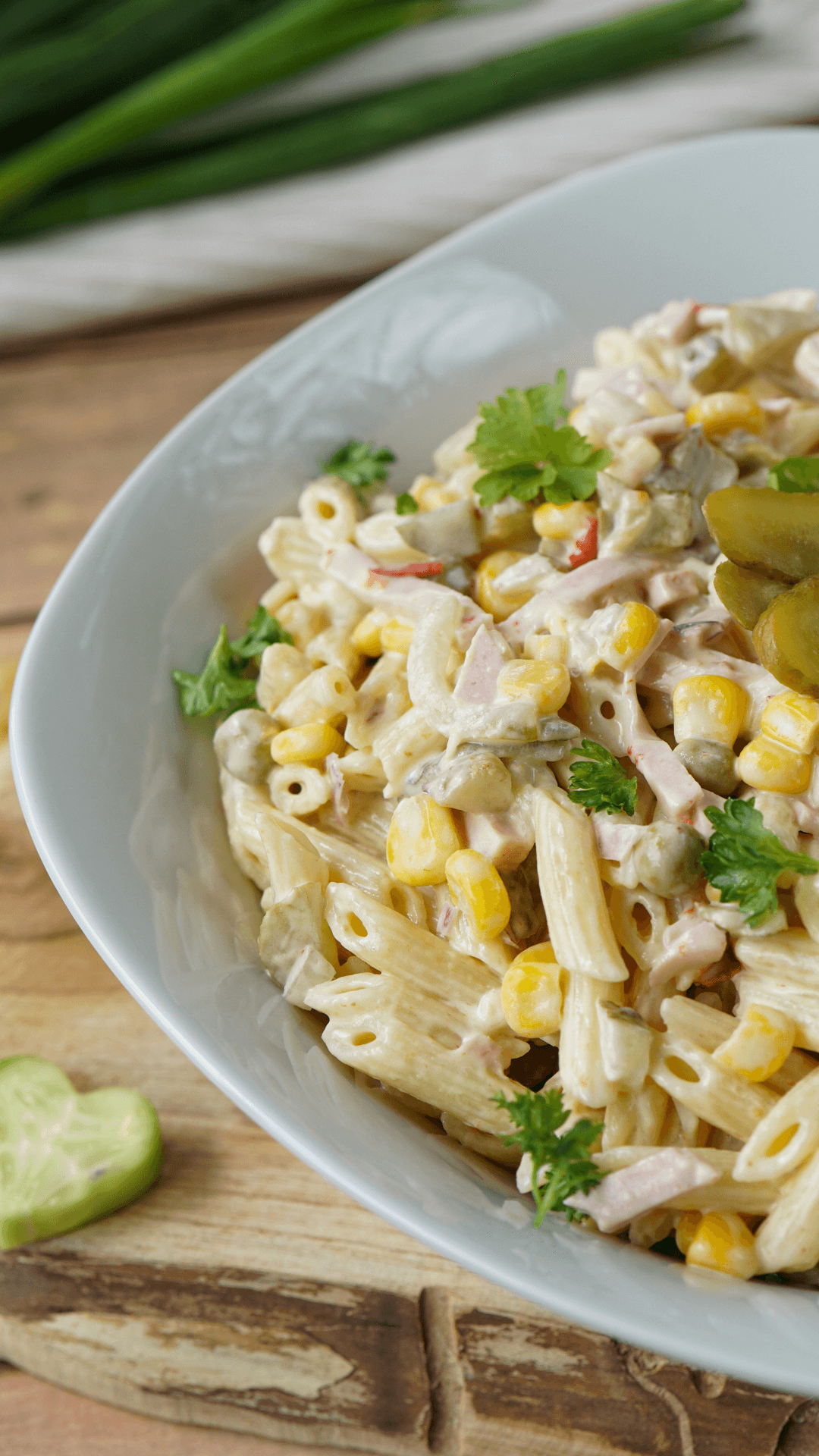 Klassischer Nudelsalat mit Fleischsalat