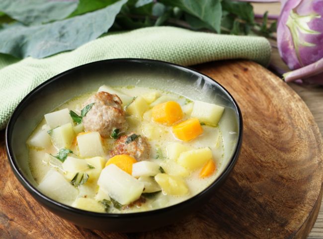 Kohlrabi-Eintopf mit Kartoffeln Kohlrabi-Eintopf mit Kartoffeln