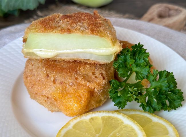 Kohlrabischnitzel mit Käse Kohlrabischnitzel mit Käse