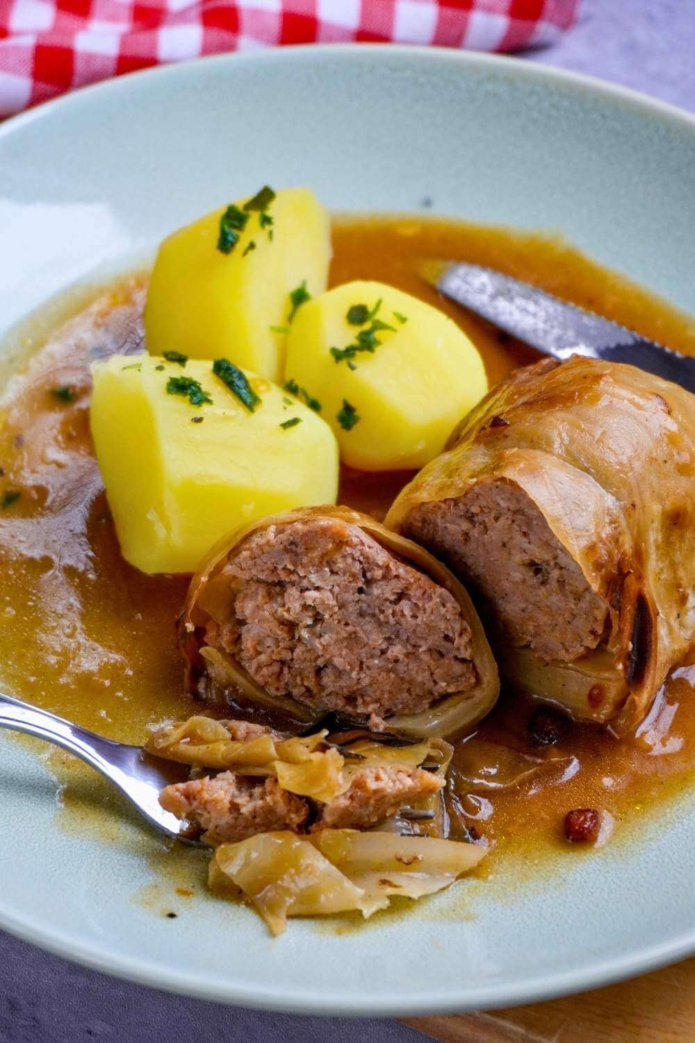 Kohlrouladen mit Soße selbst machen
