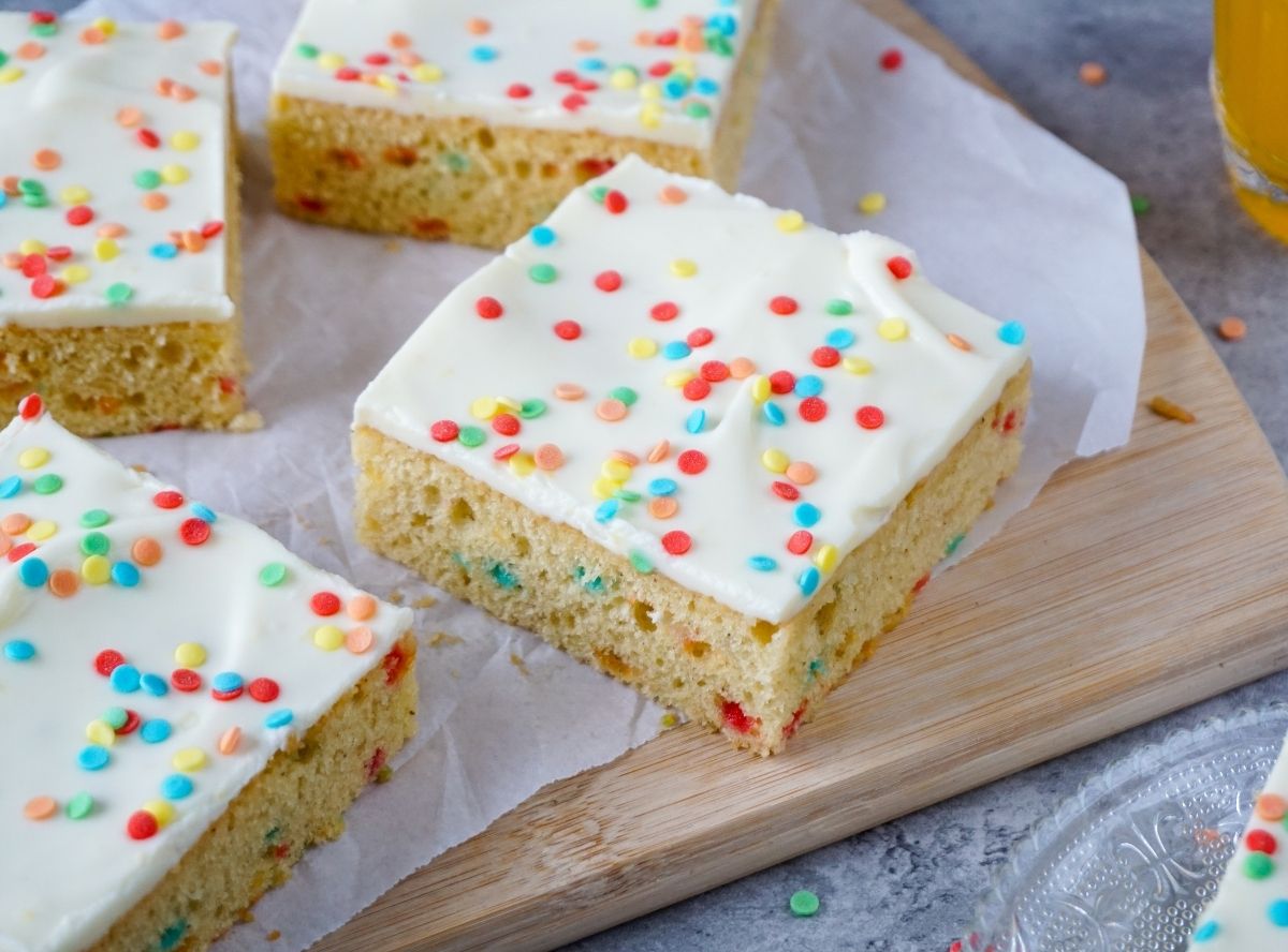 Konfetti-Kuchen - fluffig, fröhlich und beliebt