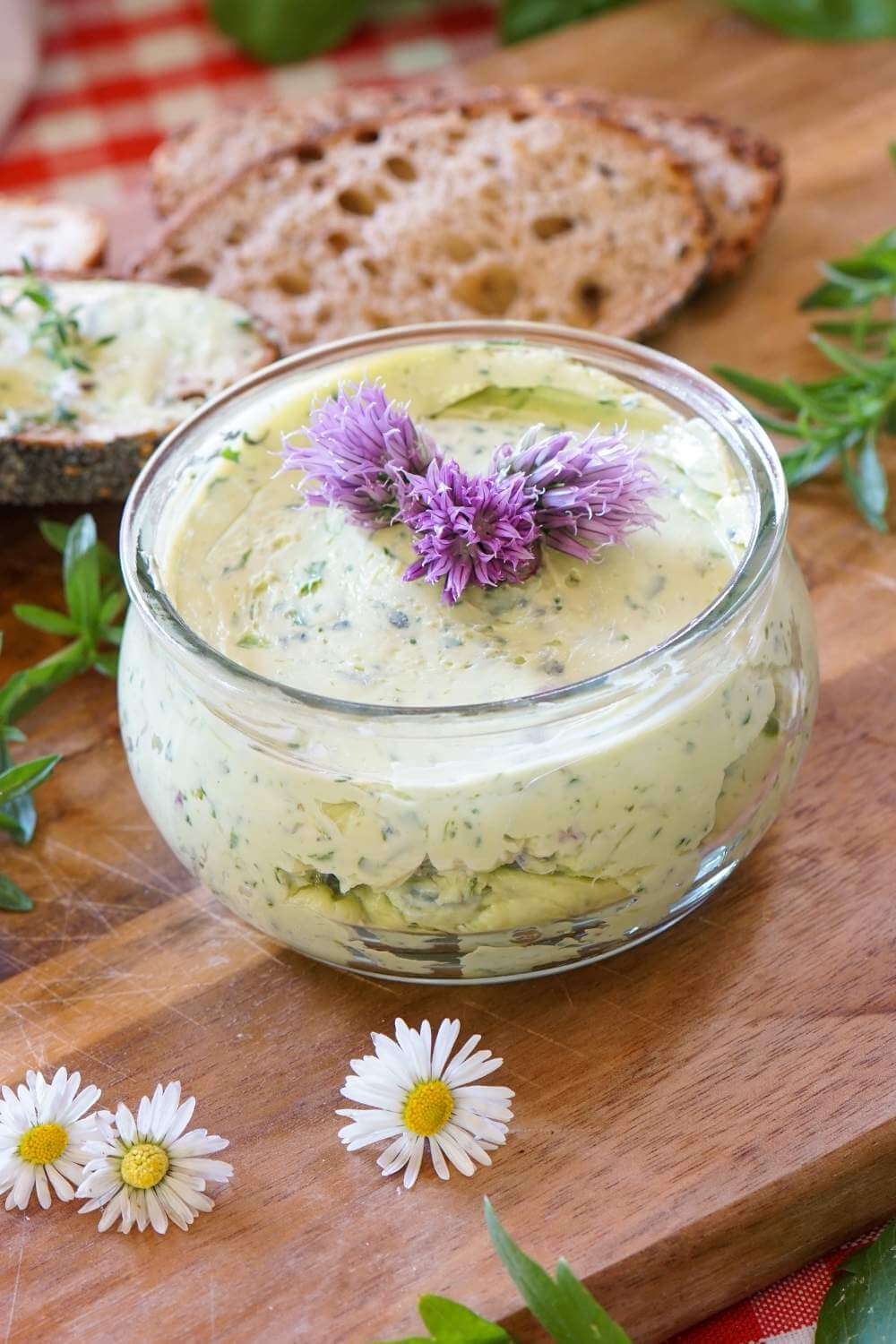 Kräuterbutter aus dem Thermomix Kräuterbutter aus dem Thermomix