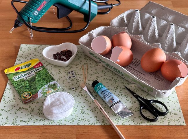 Kresseraupe mit Kindern zu Ostern basteln Kresseraupe mit Kindern zu Ostern basteln