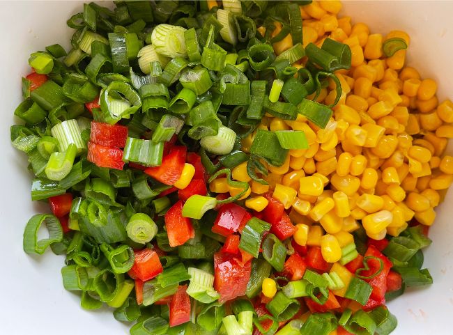 Kritharaki Salat mit Paprika und Mais