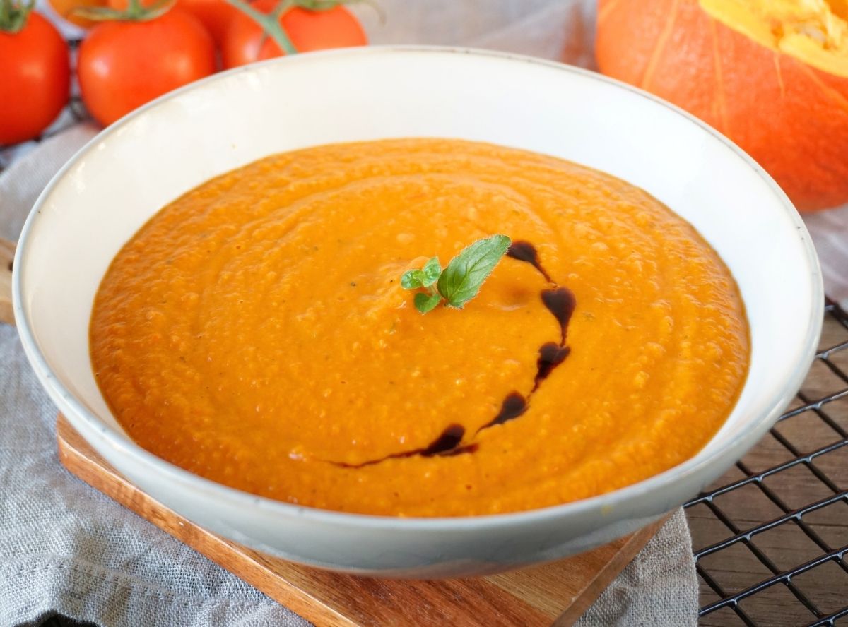Kürbis-Tomaten-Suppe