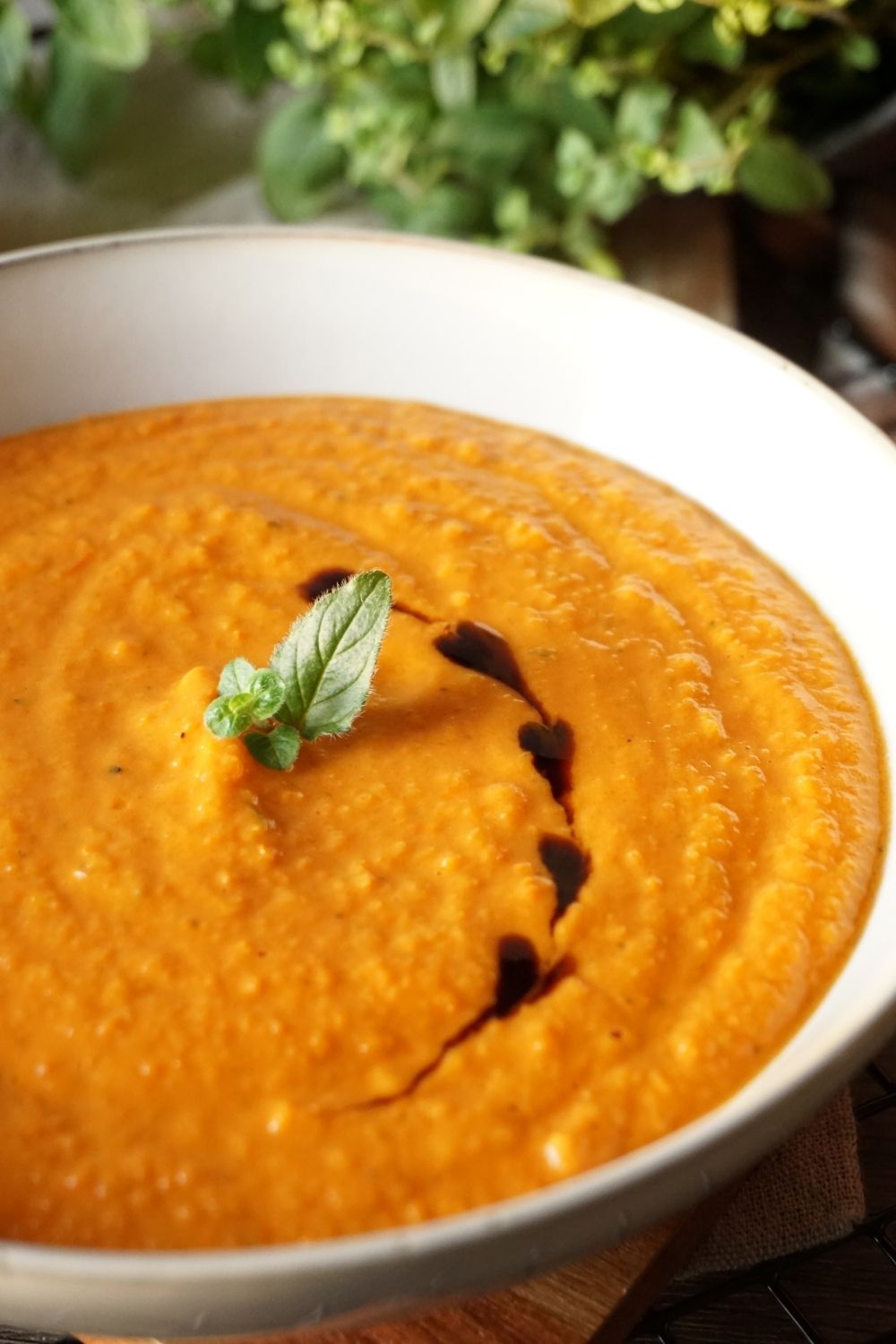 Kürbis-Tomaten-Suppe – einfaches Rezept