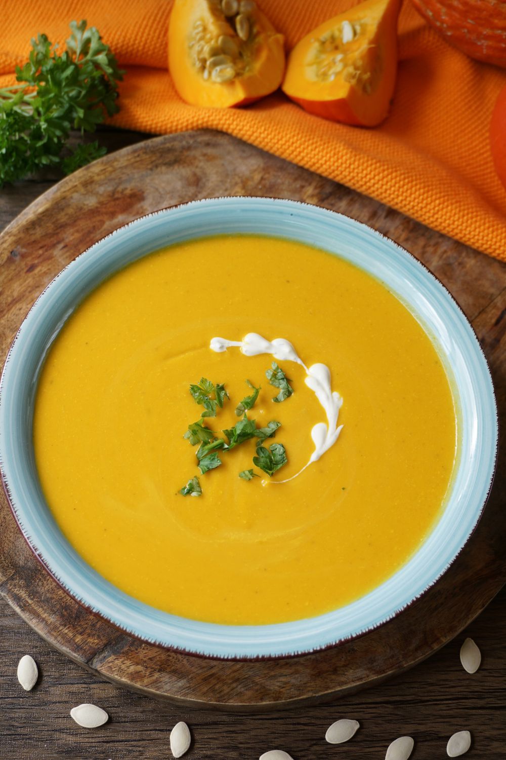 Cremige Kürbissuppe mit Kokosmilch und Ingwer