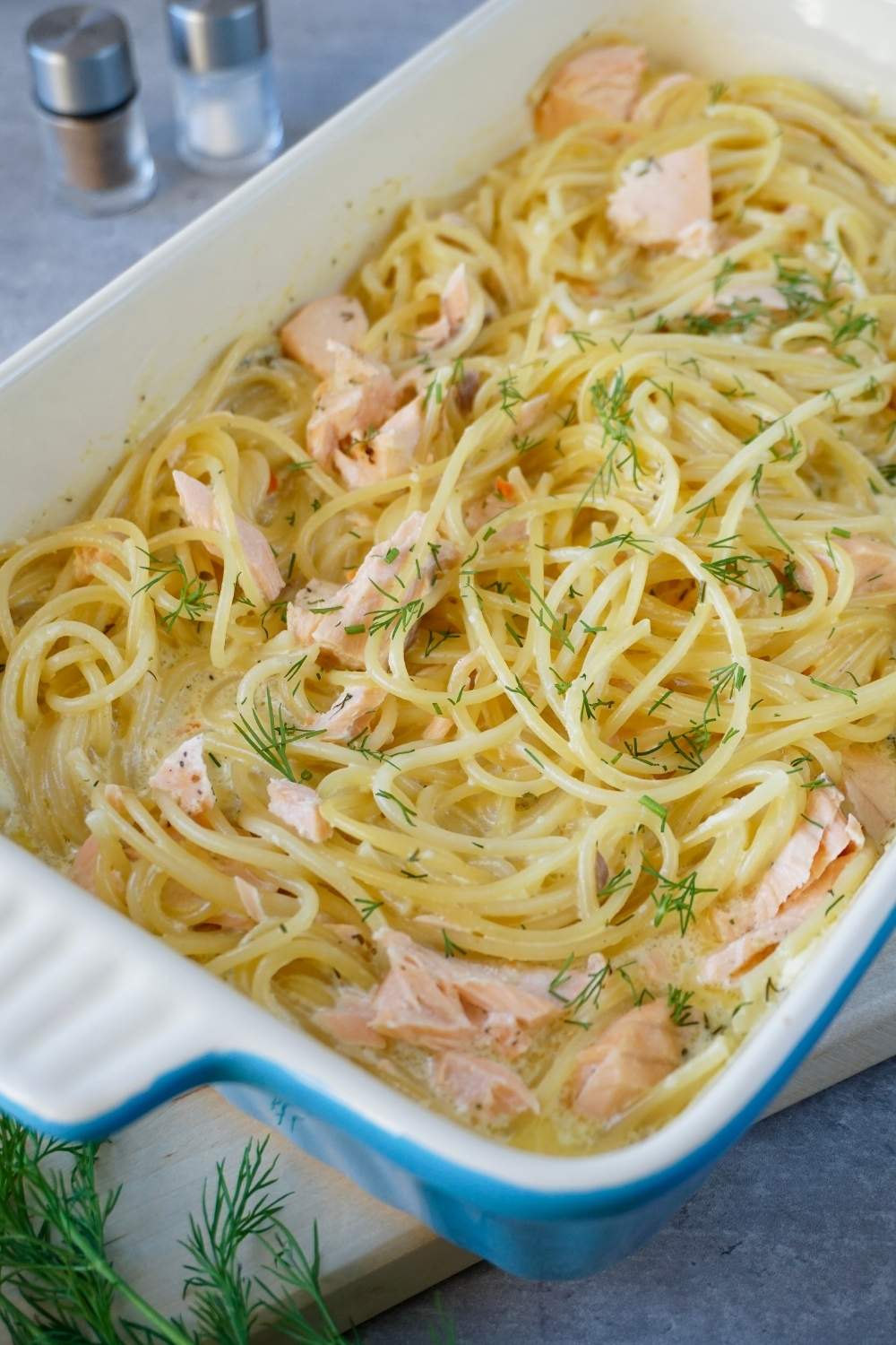 Spaghetti mit Lachs aus dem Ofen