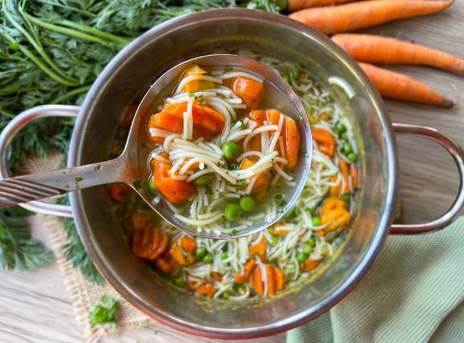 Leichte Frühlingssuppe