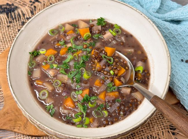 Vegetarischer Linseneintopf mit Belugalinsen