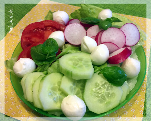 Low Carb Frühstück mit Gemüse und Käse Low Carb Frühstück Gemüseteller