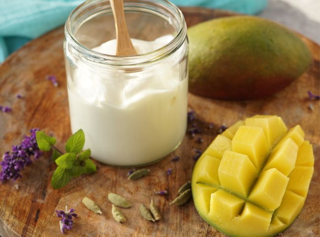 Mango Lassi indisch mit Joghurt Mango Lassi indisch mit Joghurt