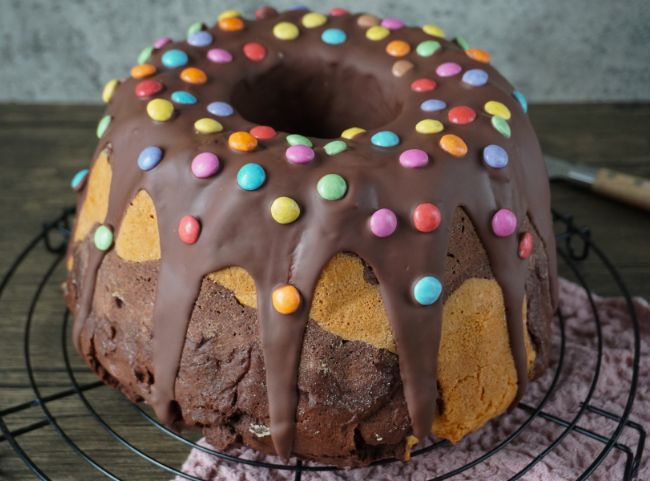 Marmorkuchen mit Smarties Marmorkuchen mit Smarties